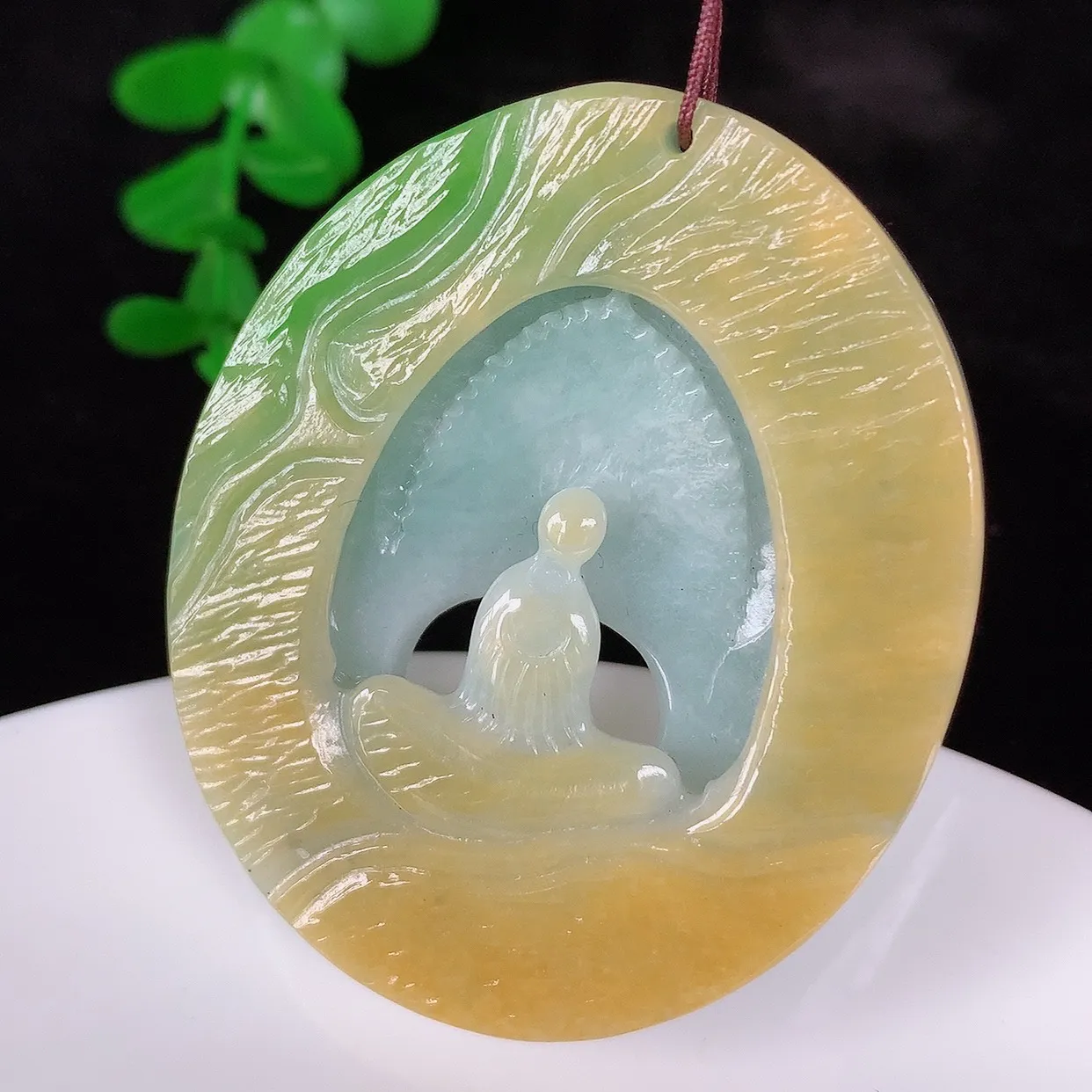 自然光实拍，冰润冰糯种双彩黄加绿翡翠悟道吊坠，翡翠悟道寓意“祥和，安宁，吉祥，幸福”，佩戴效果优雅迷人，性价比超高！#60.29
