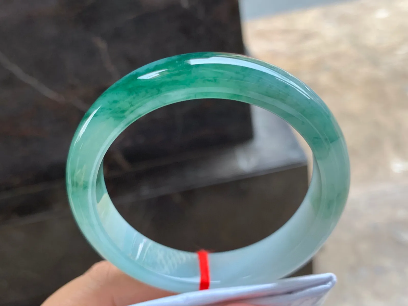 56-13-8mm
飘花手镯 底子细腻 花色漂亮 上手大气