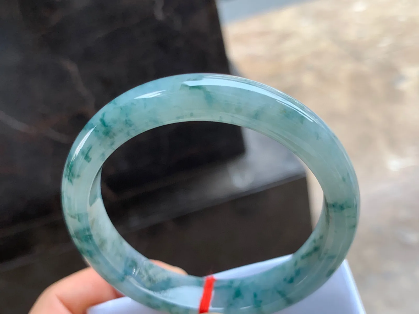 56-12-8mm
飘花手镯 底子细腻 花色均匀