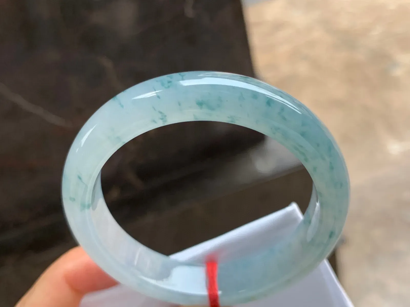 54.5-12.5-8mm
冰种飘花手镯 水润冰透 碎花点缀气质