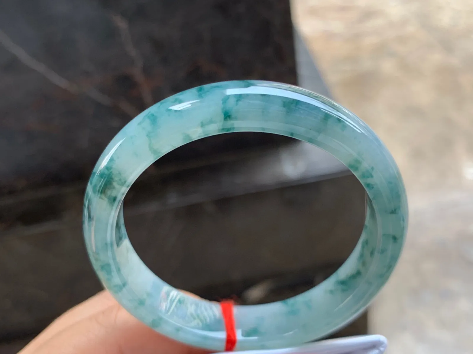 56-12-8mm
飘花手镯 底子细腻 花色均匀