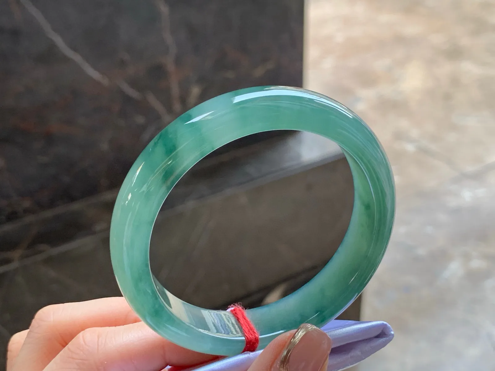 糯冰飘花手镯
底色漂亮 56.8/13.1/8mm