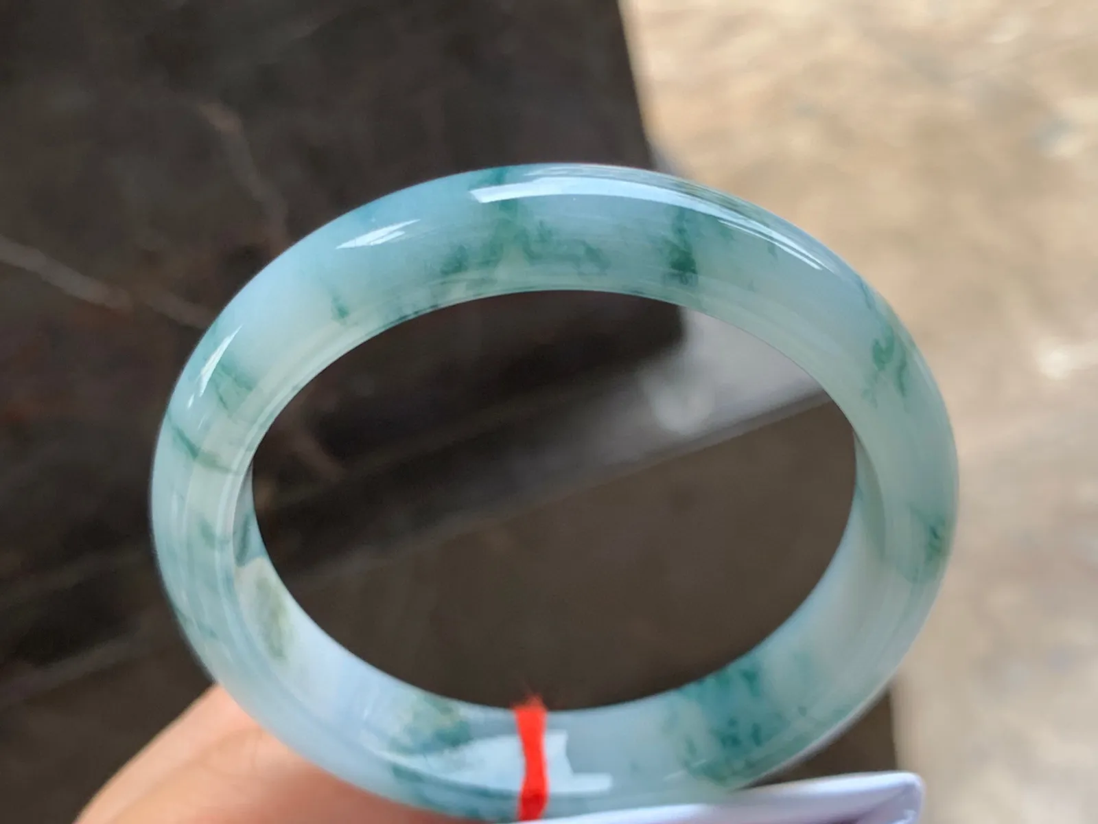 57-12-7.5mm
飘花手镯 底子细腻 花色均匀灵动