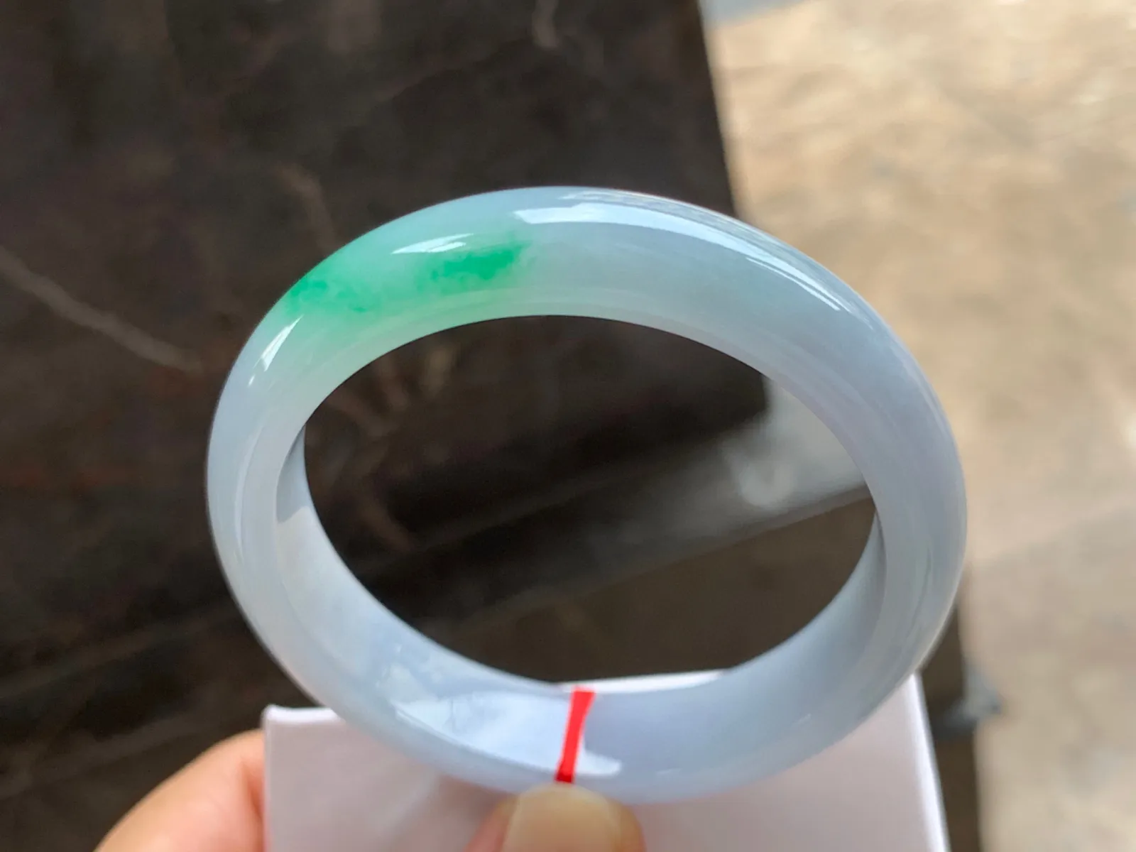 56.5-13-8mm
带色手镯 种好细腻细腻 色阳