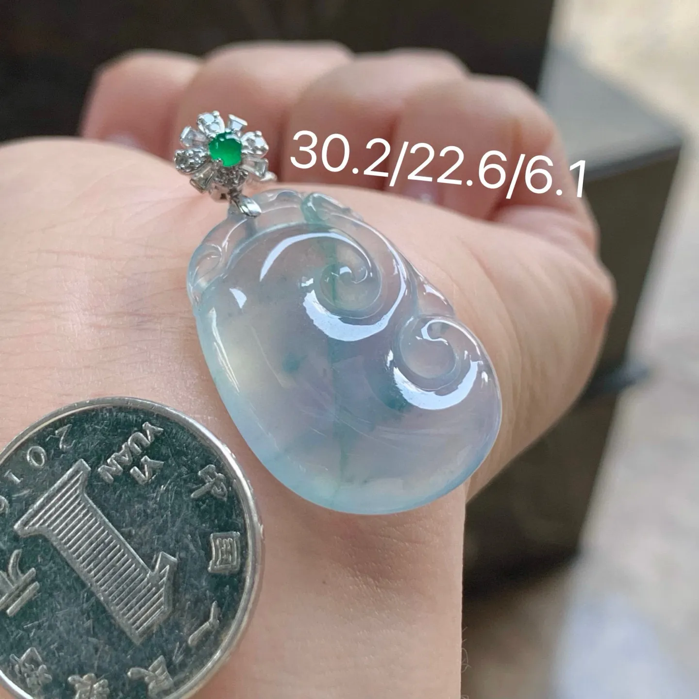 冰种淡春飘花如意
清爽