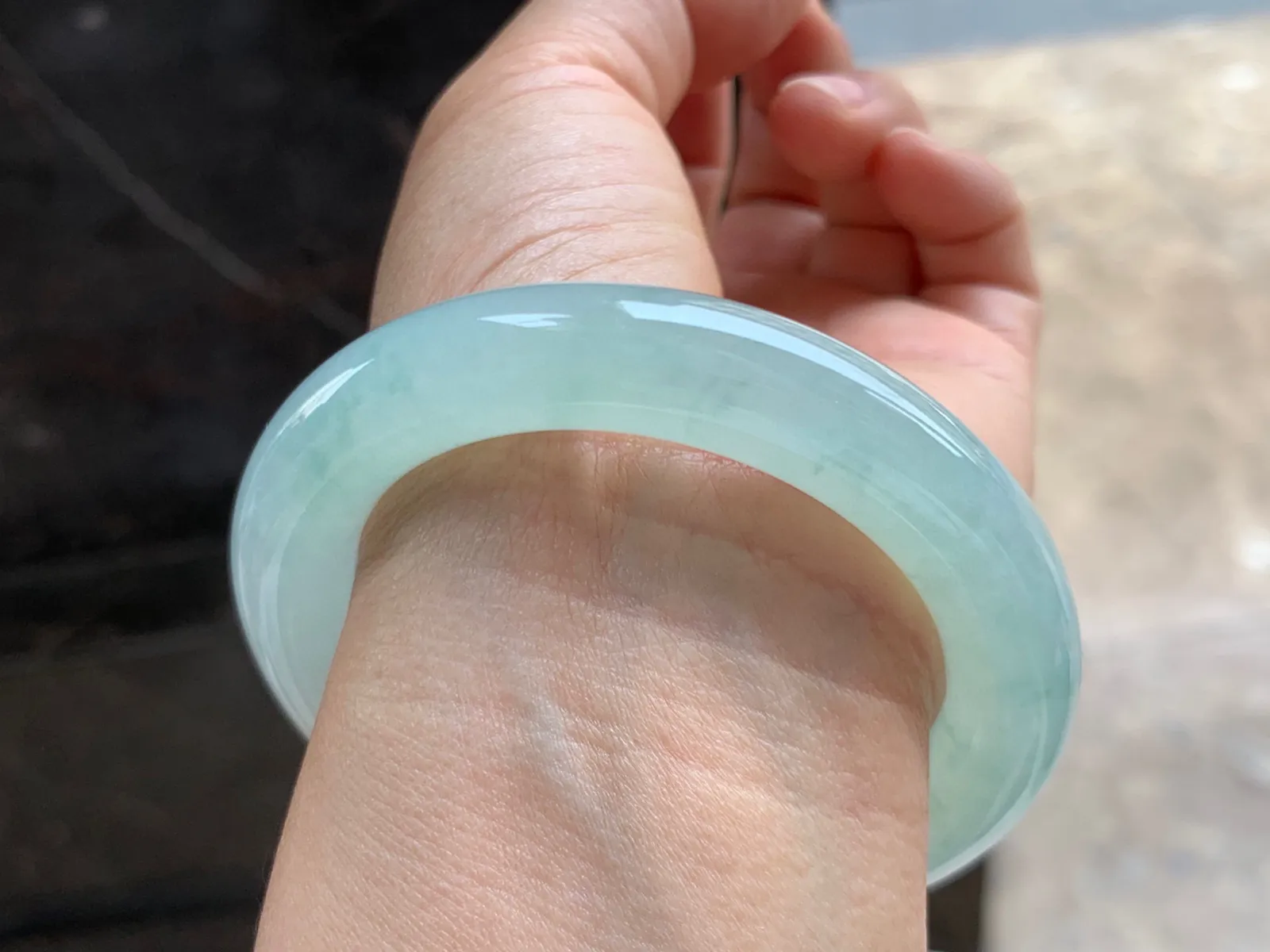 55-11.5mm
冰种淡晴底飘花圆条手镯 水润清爽 冰透胶润
