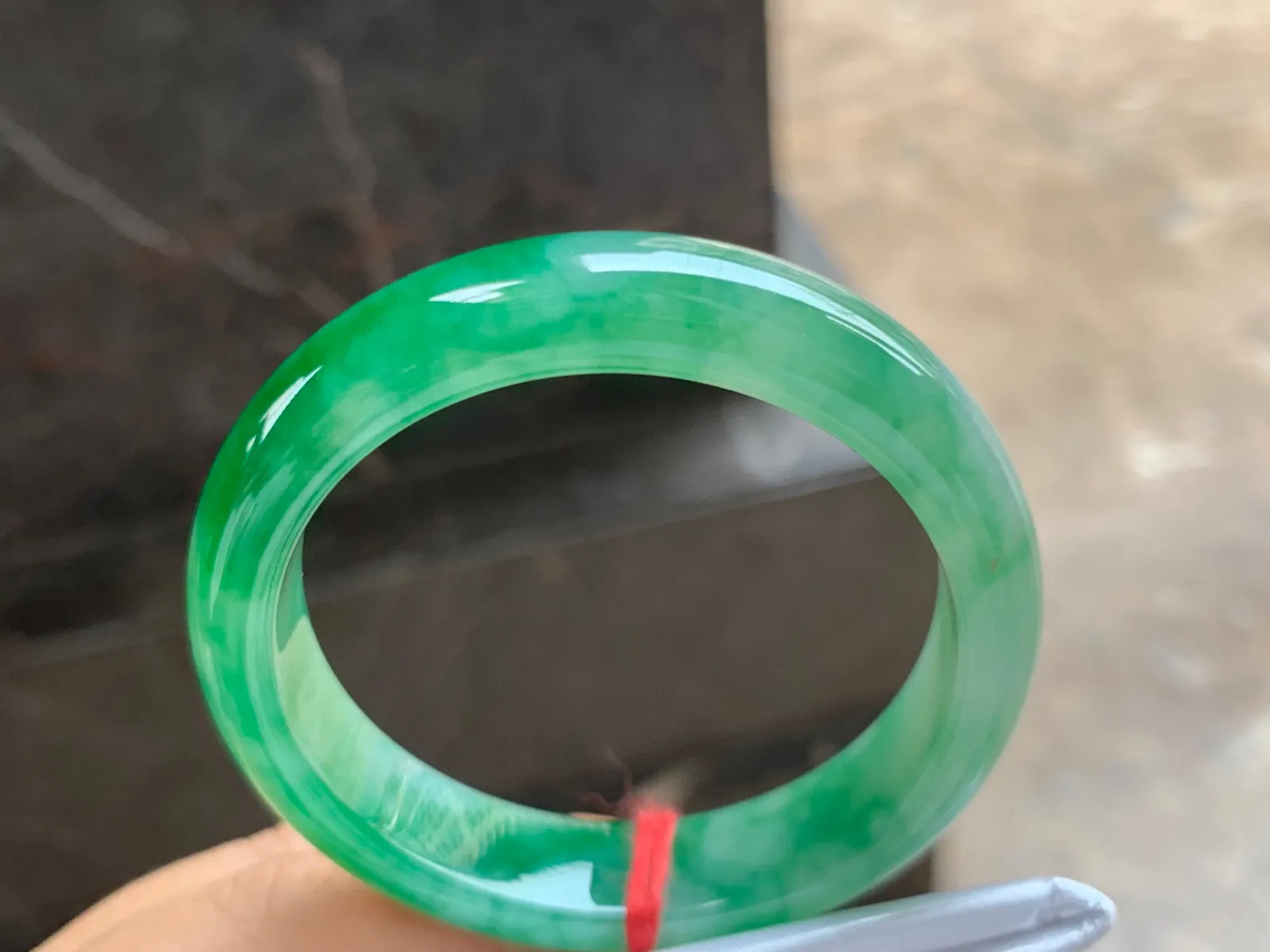 51-12.5-7.5mm
满色手镯 种好细腻 颜色辣绿