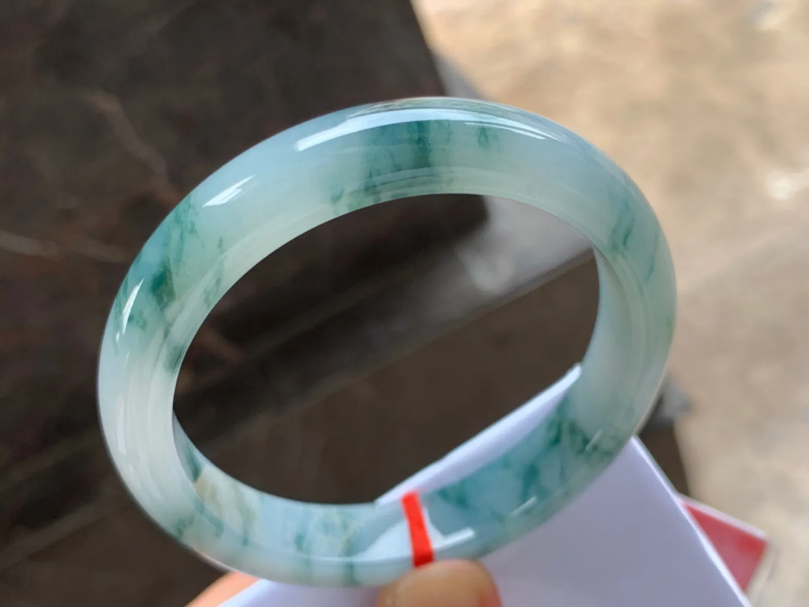 57-12-7.5mm
飘花手镯 底子细腻 花色均匀灵动