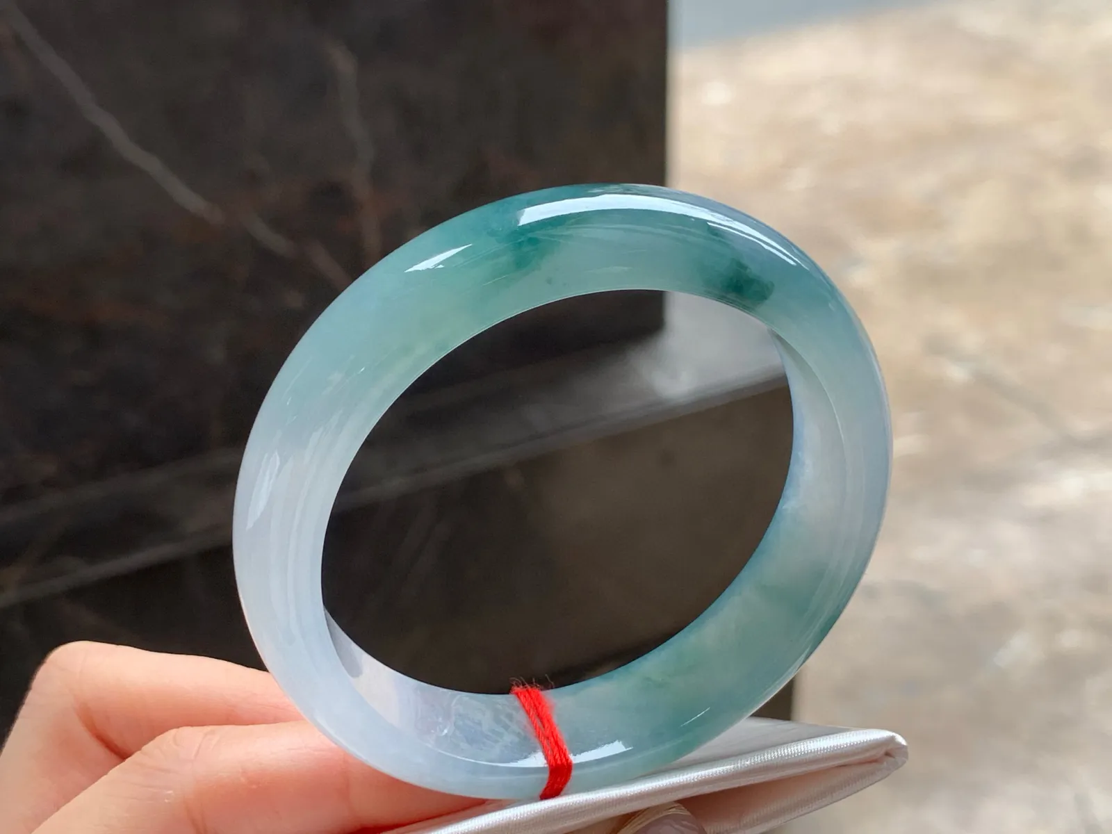 冰飘花手镯
水润清爽 56.5/13.7/8mm