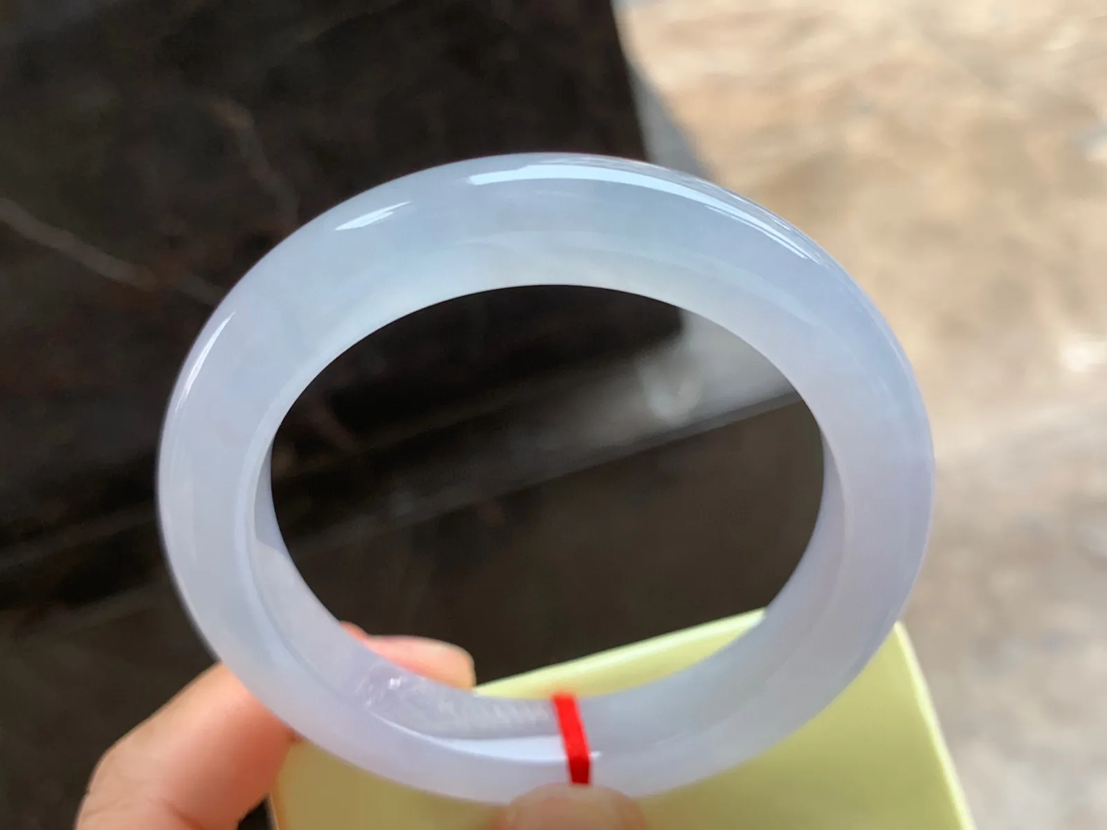56.5-10.5-10mm
冰种手镯 水润冰透 温润细腻 泥鳅背条形