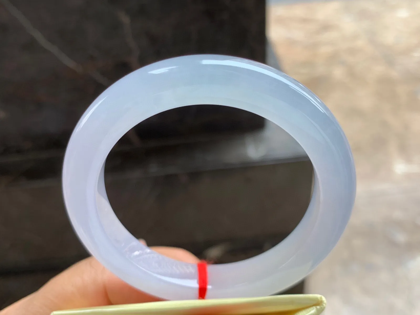 56.5-10.5-10mm
冰种手镯 水润冰透 温润细腻 泥鳅背条形