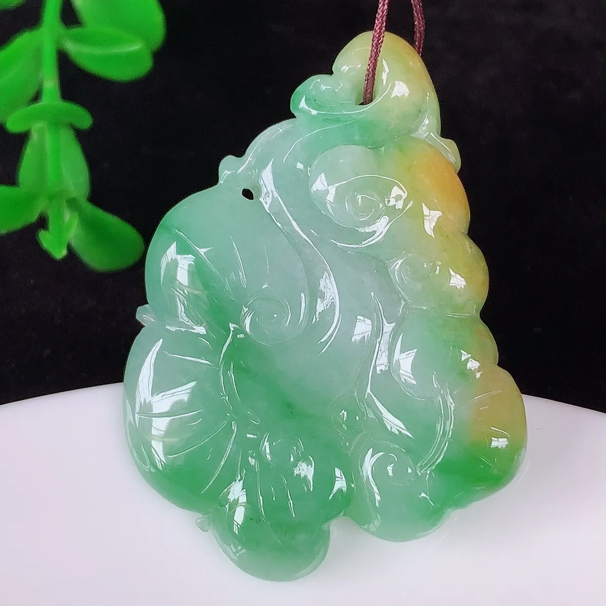 自然光实拍，冰糯种双彩黄加绿翡翠如意吊坠，翡翠如意，上身效果非常美，饱满大气，工艺美，万事如意，如意一生 #89.29