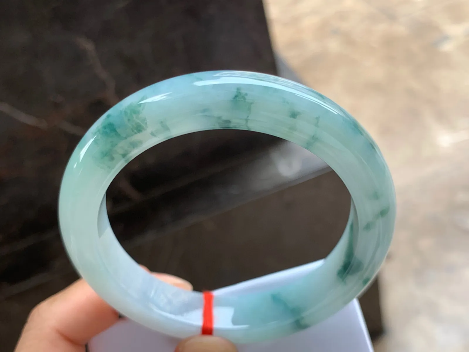 60-12.5-8mm
飘花手镯 底子细腻 飘花灵动 大圈口
