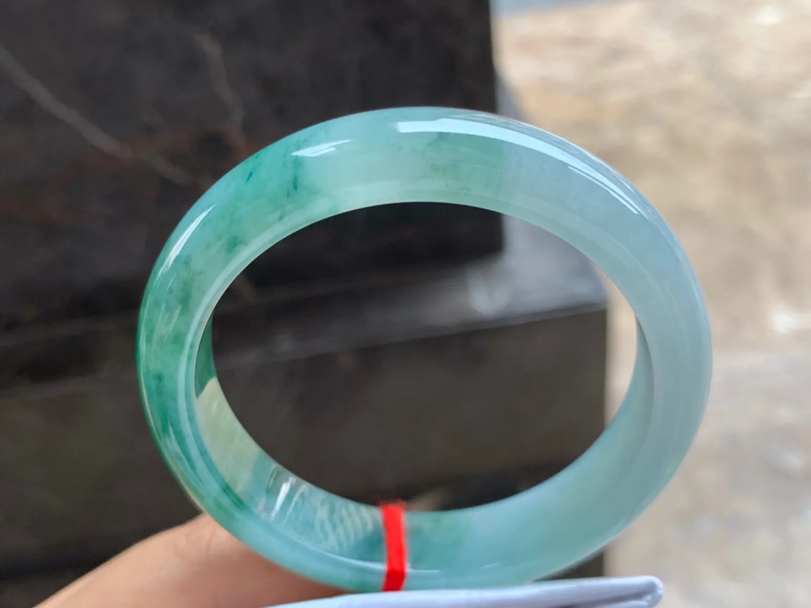 56-13-8mm
飘花手镯 底子细腻 花色漂亮 上手大气