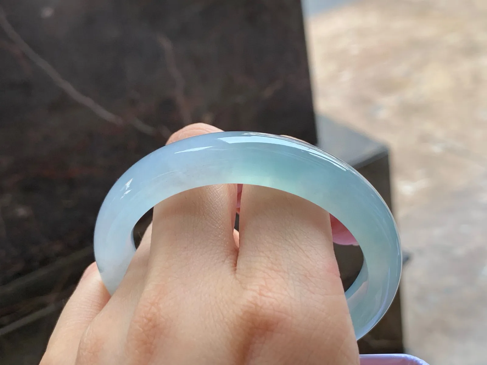 冰种手镯
底色漂亮 55.2/12/8.8mm
