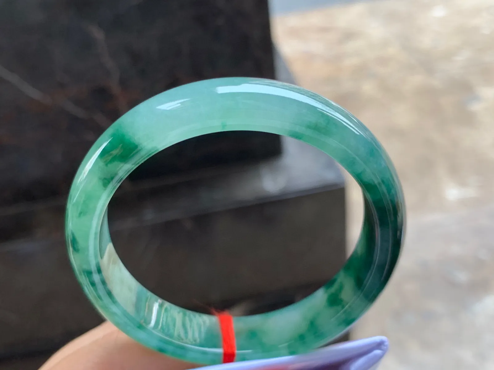 59-13-8mm
飘花手镯 种好水润 花色独特漂亮 大圈口