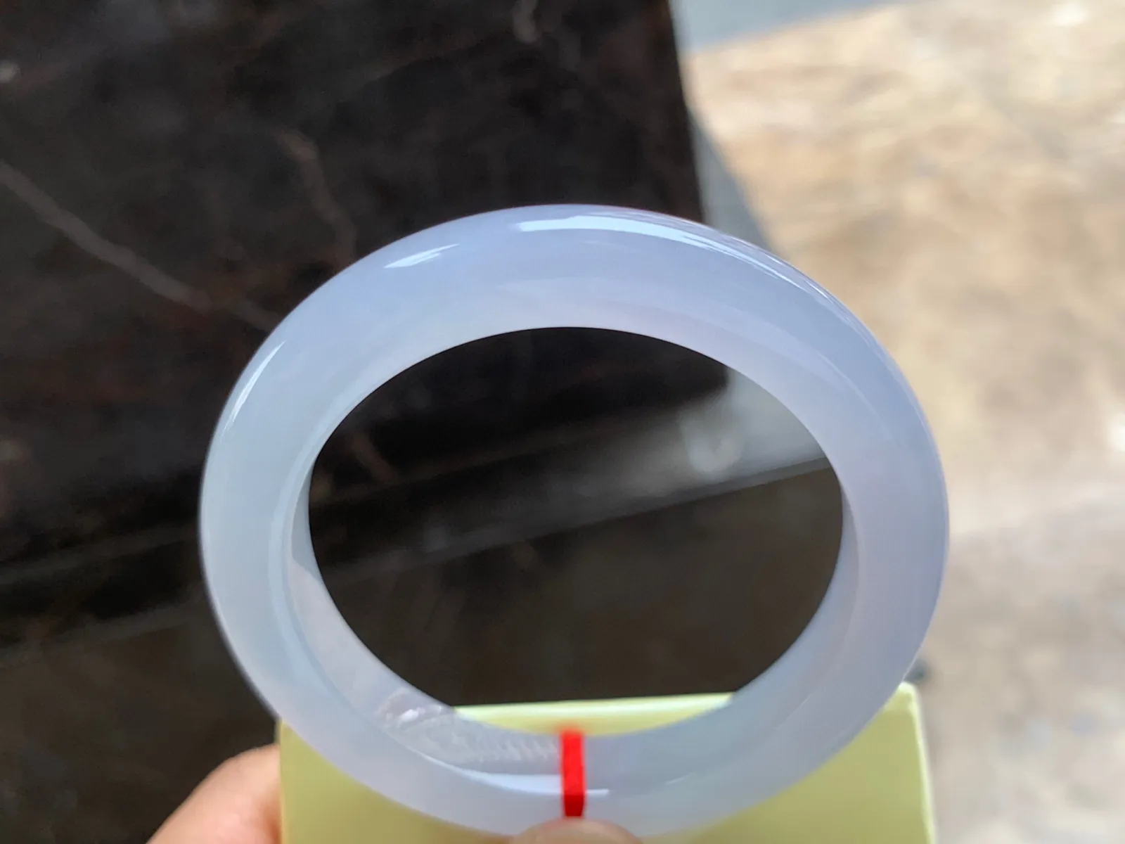 56.5-10.5-10mm
冰种手镯 水润冰透 温润细腻 泥鳅背条形