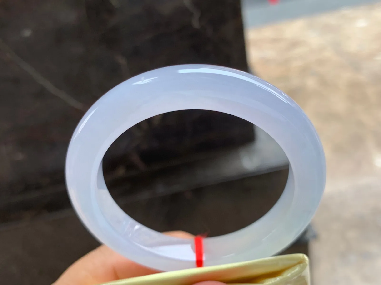 56.5-10.5-10mm
冰种手镯 水润冰透 温润细腻 泥鳅背条形