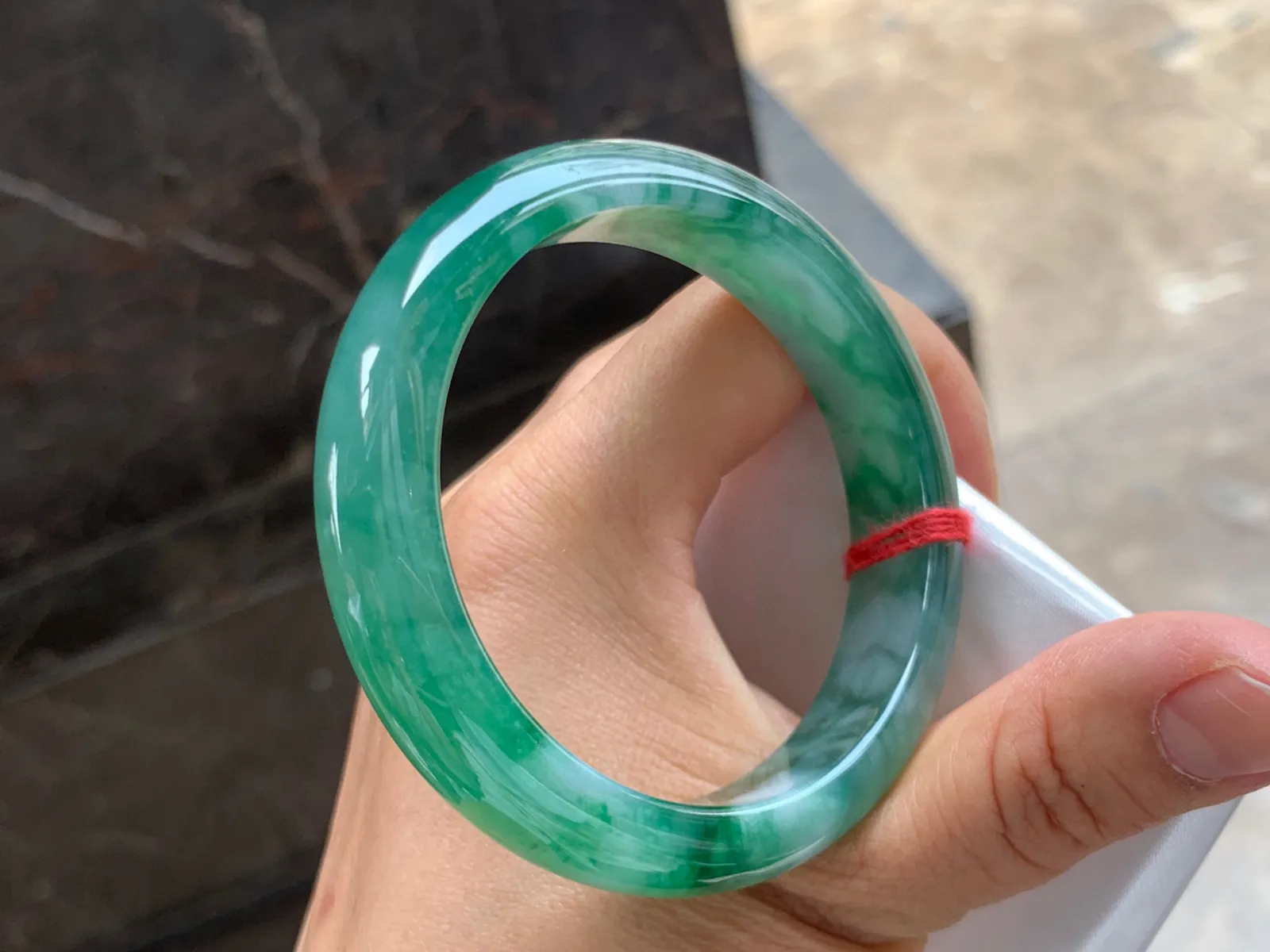 55-13-7.5mm
带色手镯 底子细腻 颜色独特 上手特色