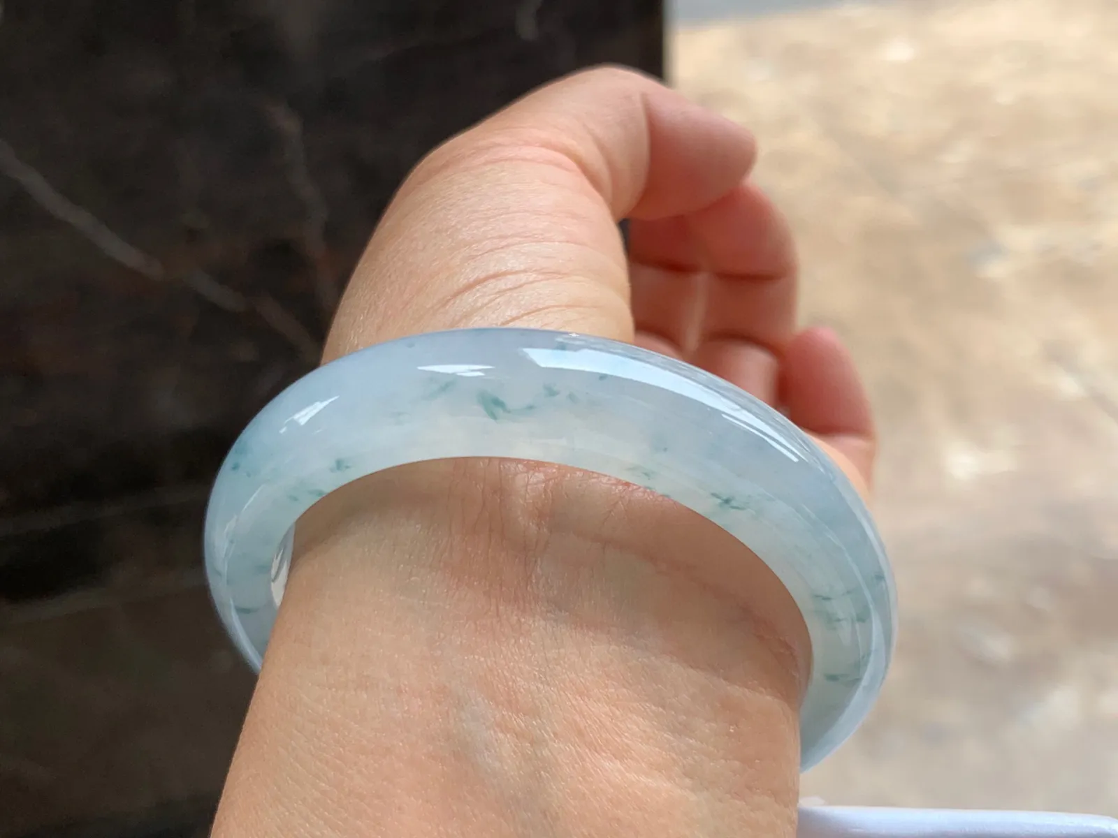 54.5-12.5-8mm
冰种飘花手镯 水润冰透 碎花点缀气质