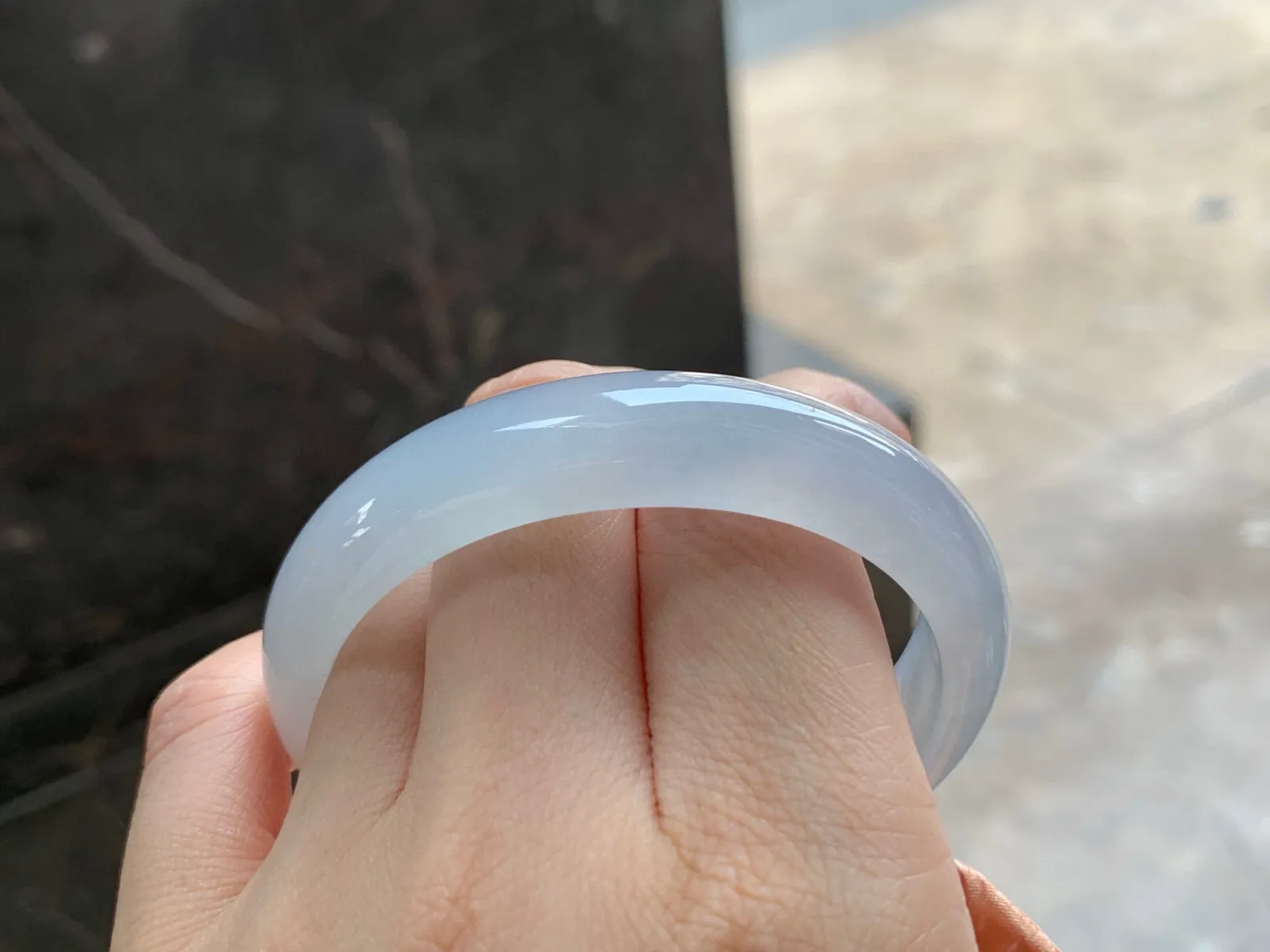 冰种贵妃镯
清爽55.2/12.4/6.9mm