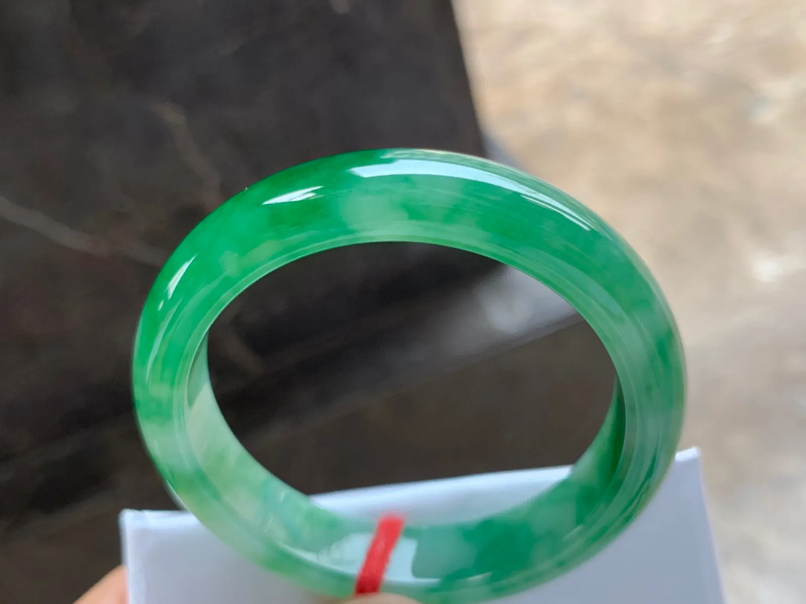 51-12.5-7.5mm
满色手镯 种好细腻 颜色辣绿