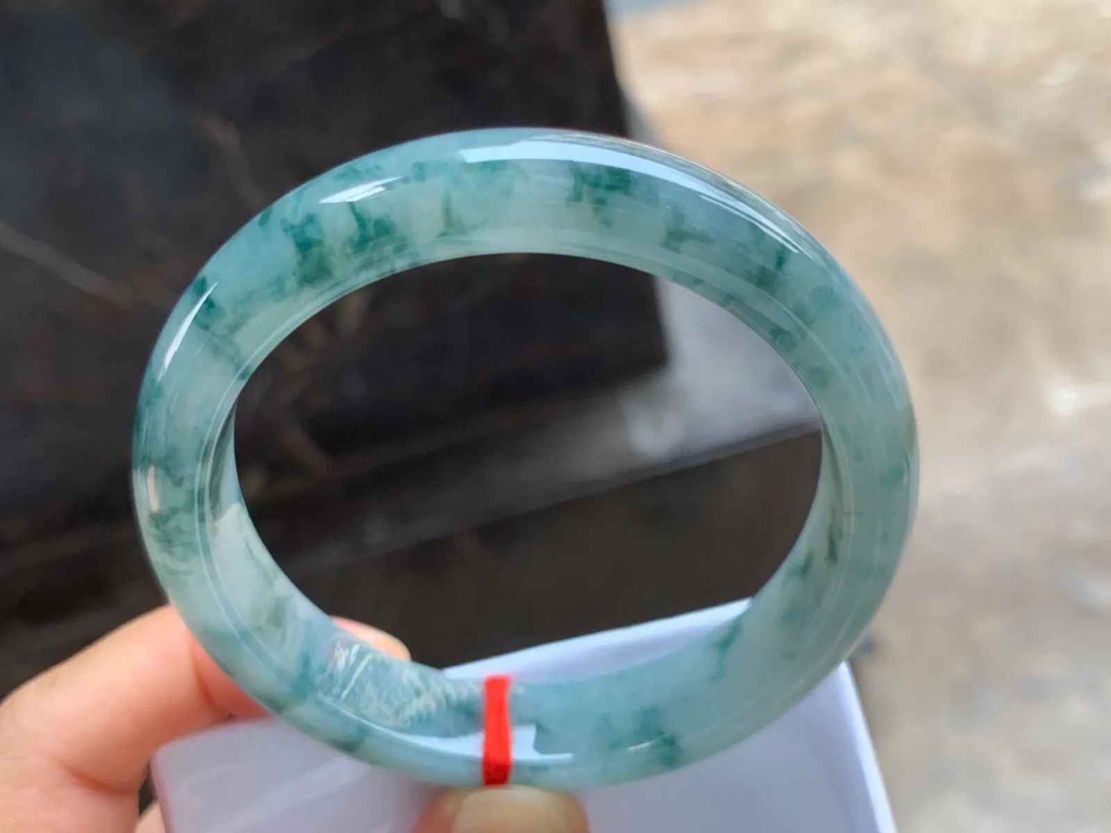 56-12-8mm
飘花手镯 底子细腻 花色均匀