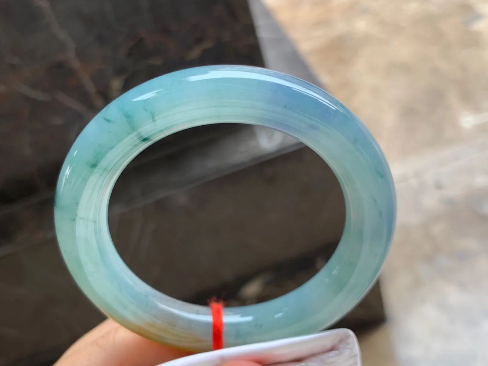 55.5-11.5mm
黄翡飘花圆条手镯 种好水润 颜色搭配特色