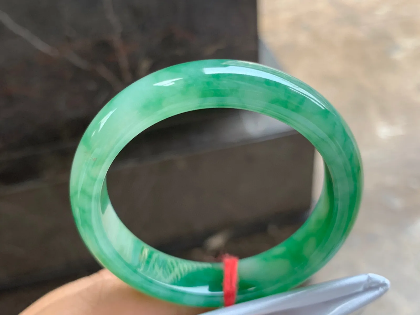 51-12.5-7.5mm
满色手镯 种好细腻 颜色辣绿