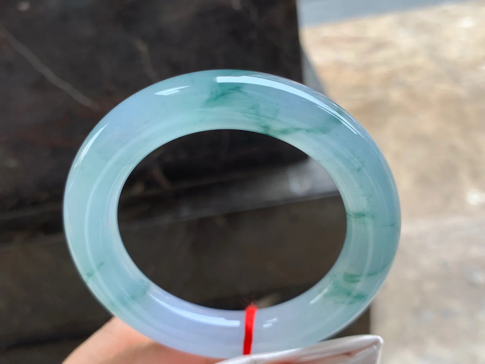 56-13mm
冰种飘花圆条手镯 冰透水润 胶感满满