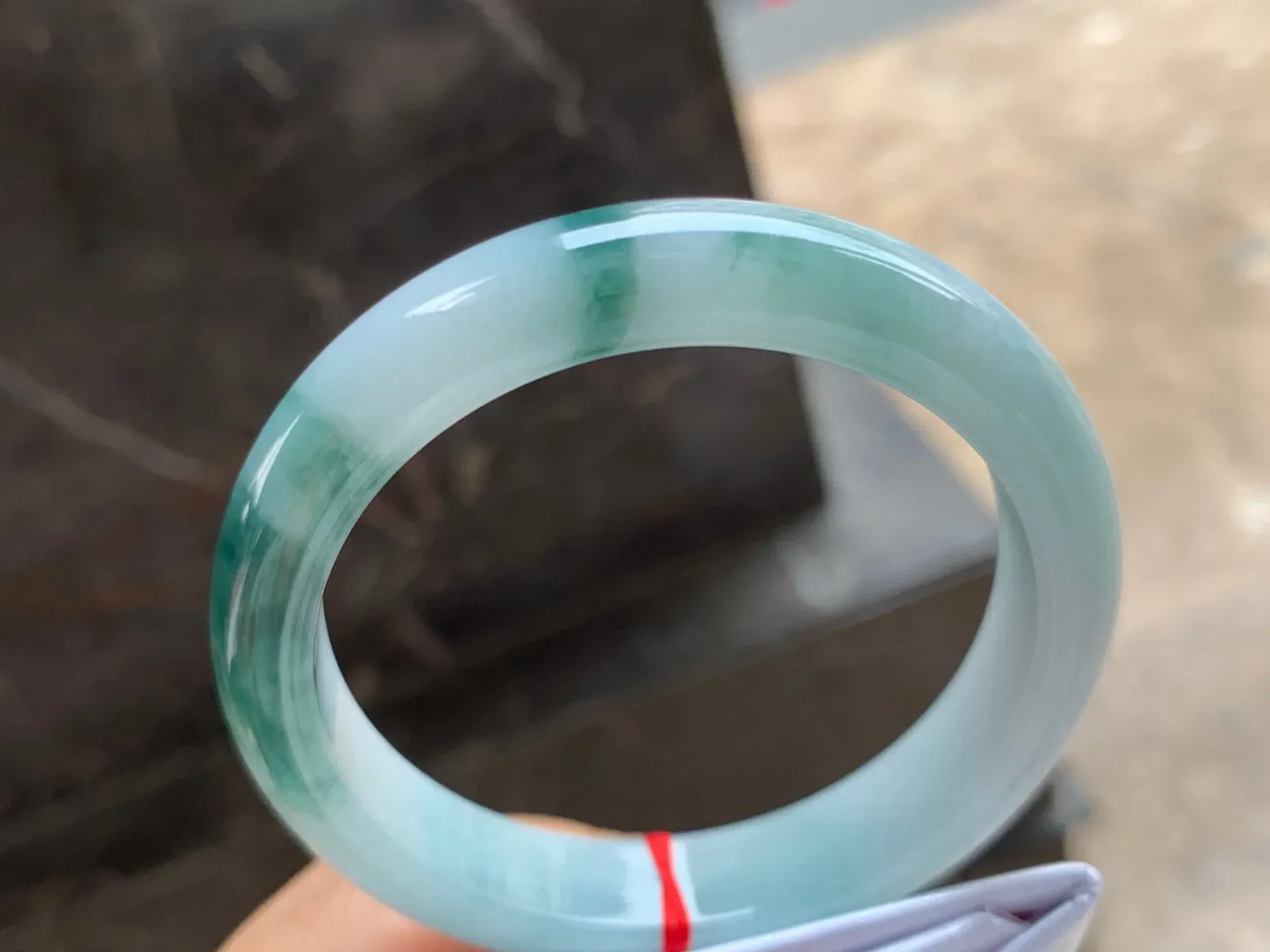 56-12-8mm
飘花手镯 种好细腻干净 性价比不错