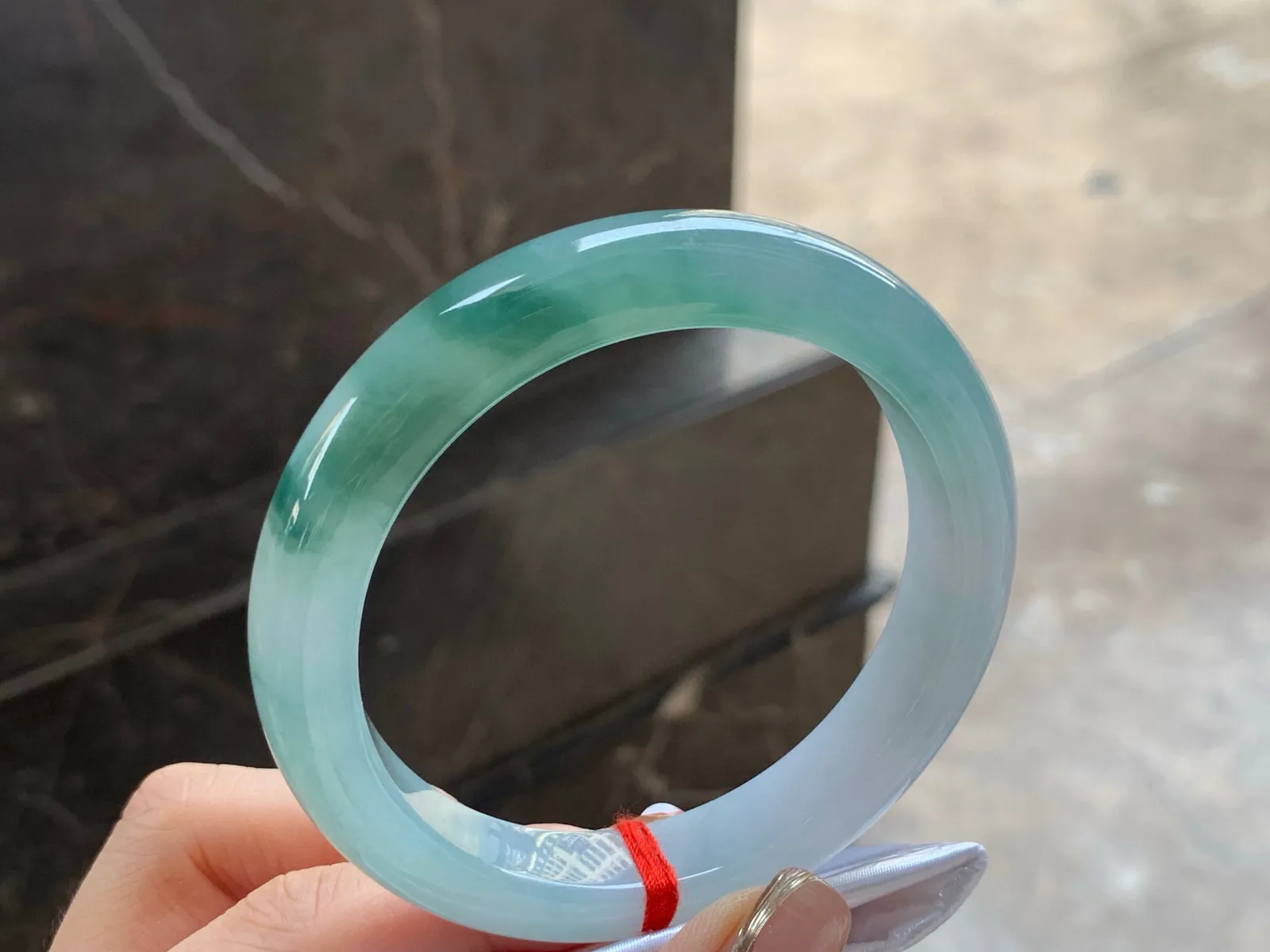 飘花手镯
水润58.3/12/9mm