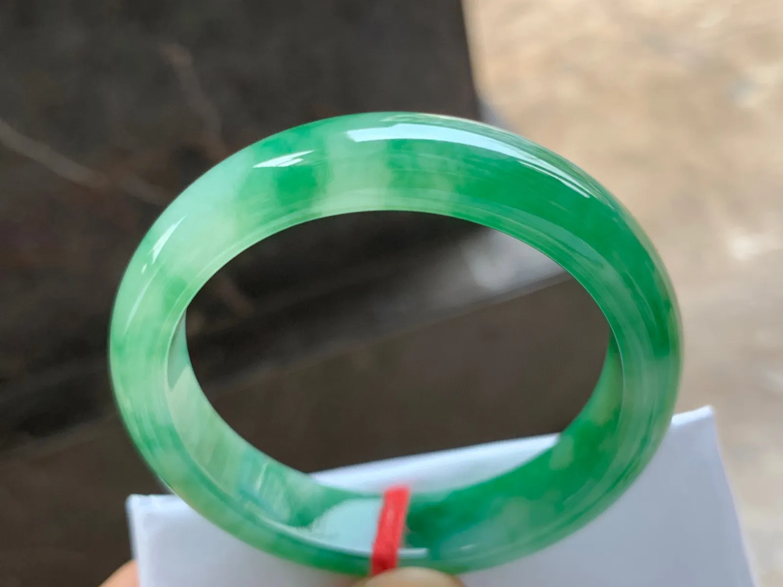 51-12.5-7.5mm
满色手镯 种好细腻 颜色辣绿