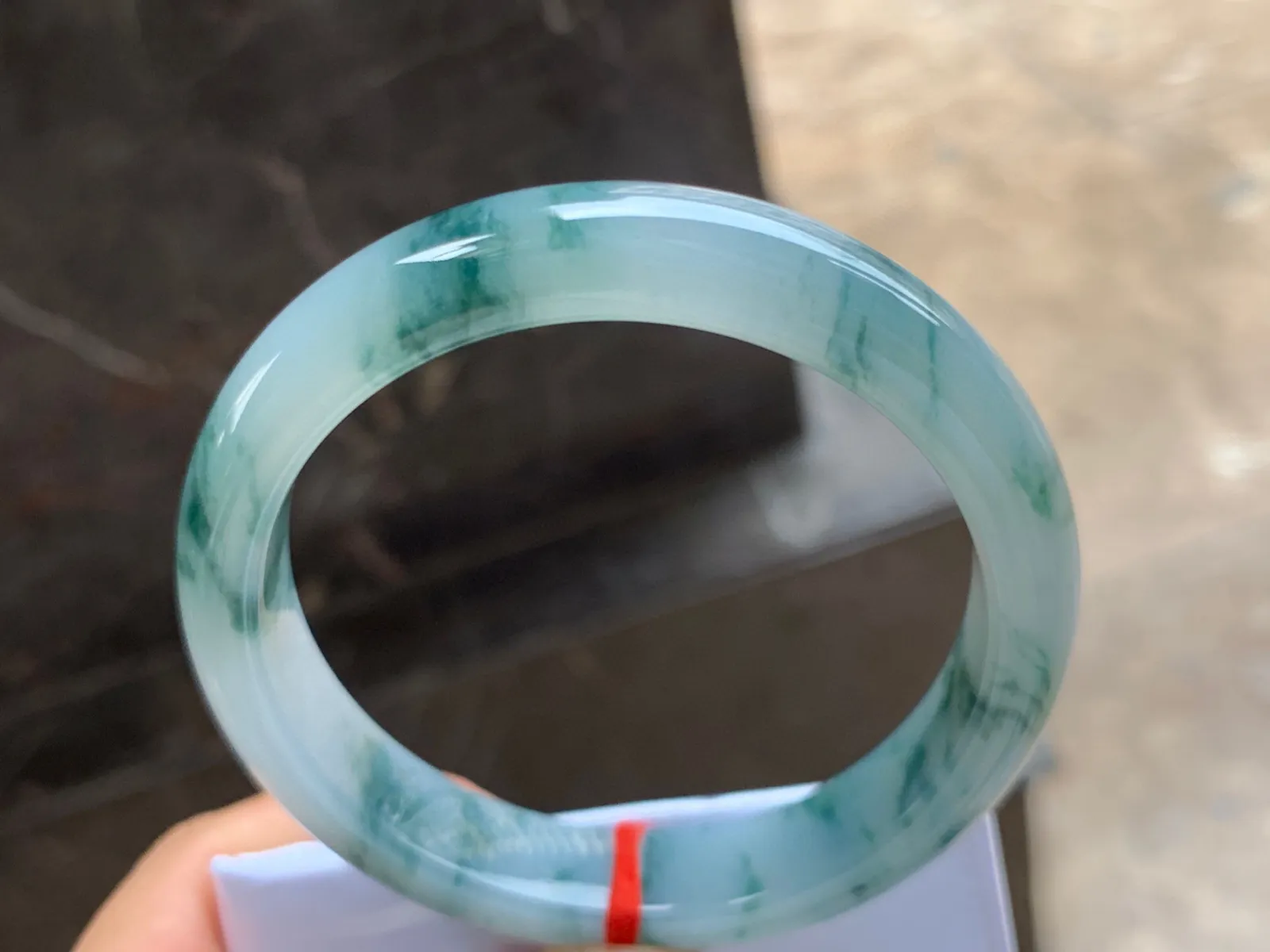 57-12-7.5mm
飘花手镯 底子细腻 花色均匀灵动