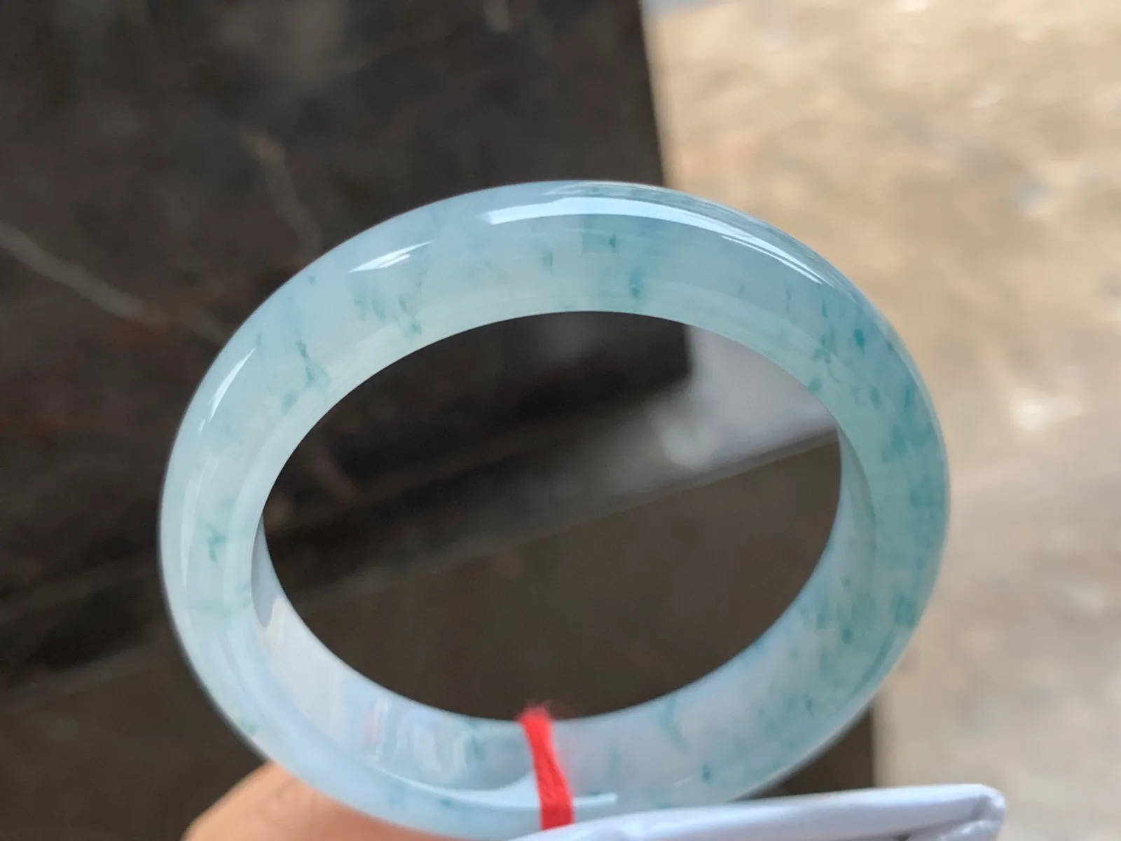 54.5-12.5-8mm
冰种飘花手镯 水润冰透 碎花点缀气质