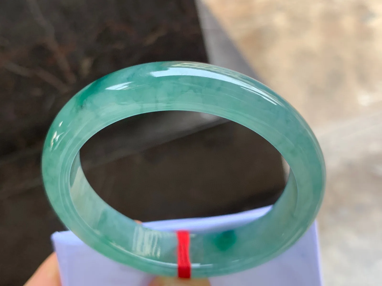 53-13.5-7.5mm
冰种飘花贵妃手镯 水润光泽 正圈51