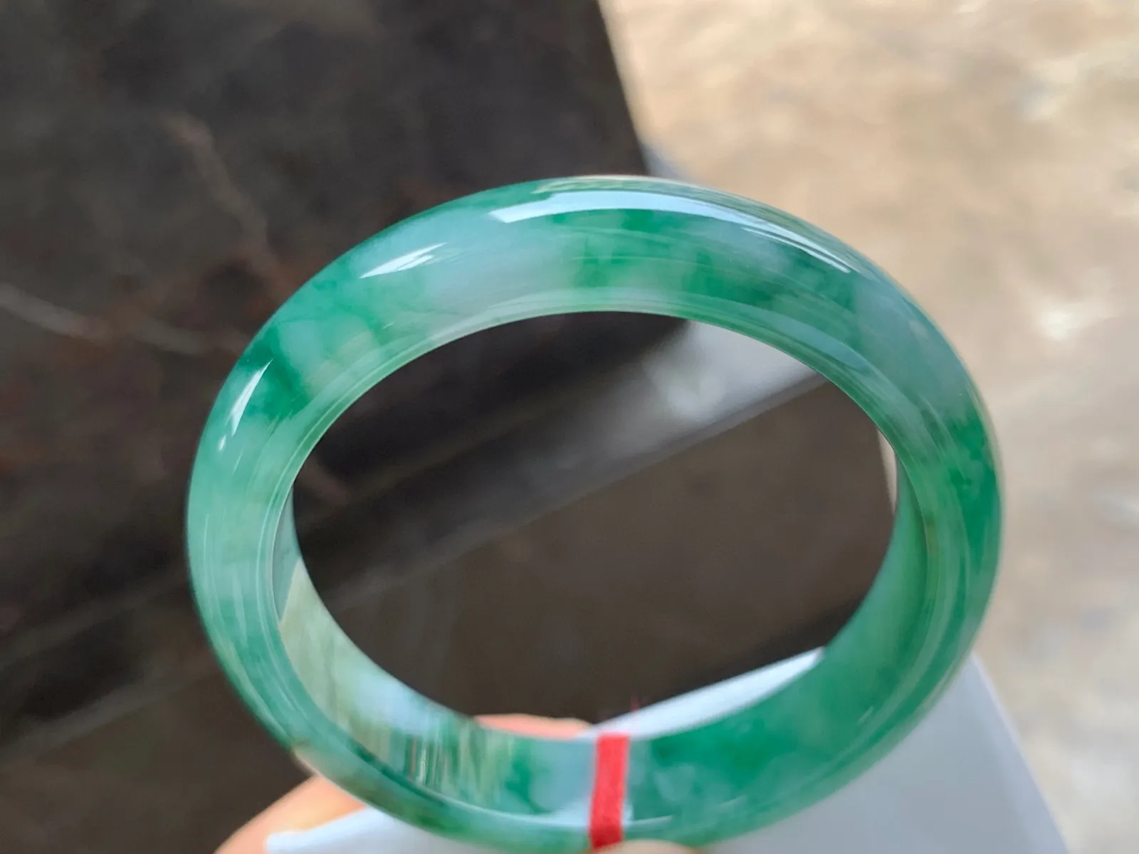 55-13-7.5mm
带色手镯 底子细腻 颜色独特 上手特色