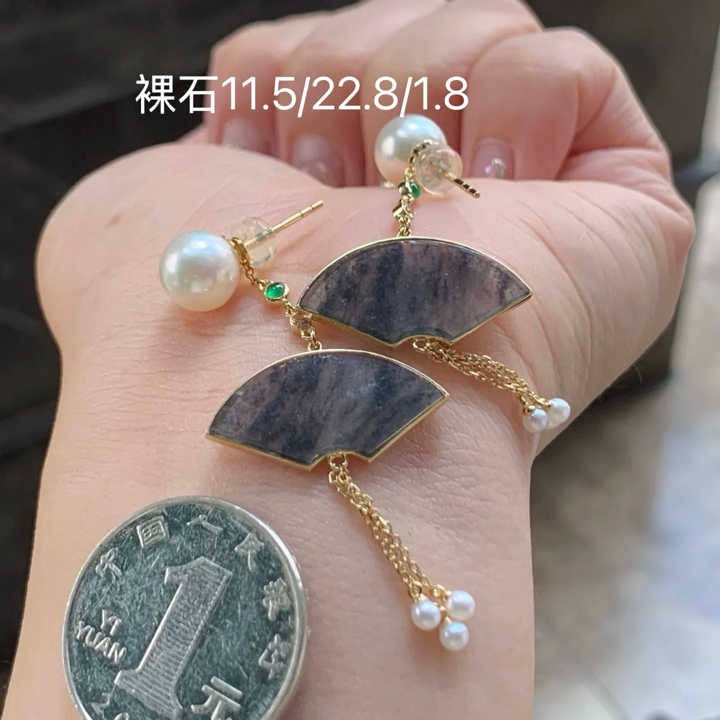 乌鸡耳坠
真金镶嵌 造型独特