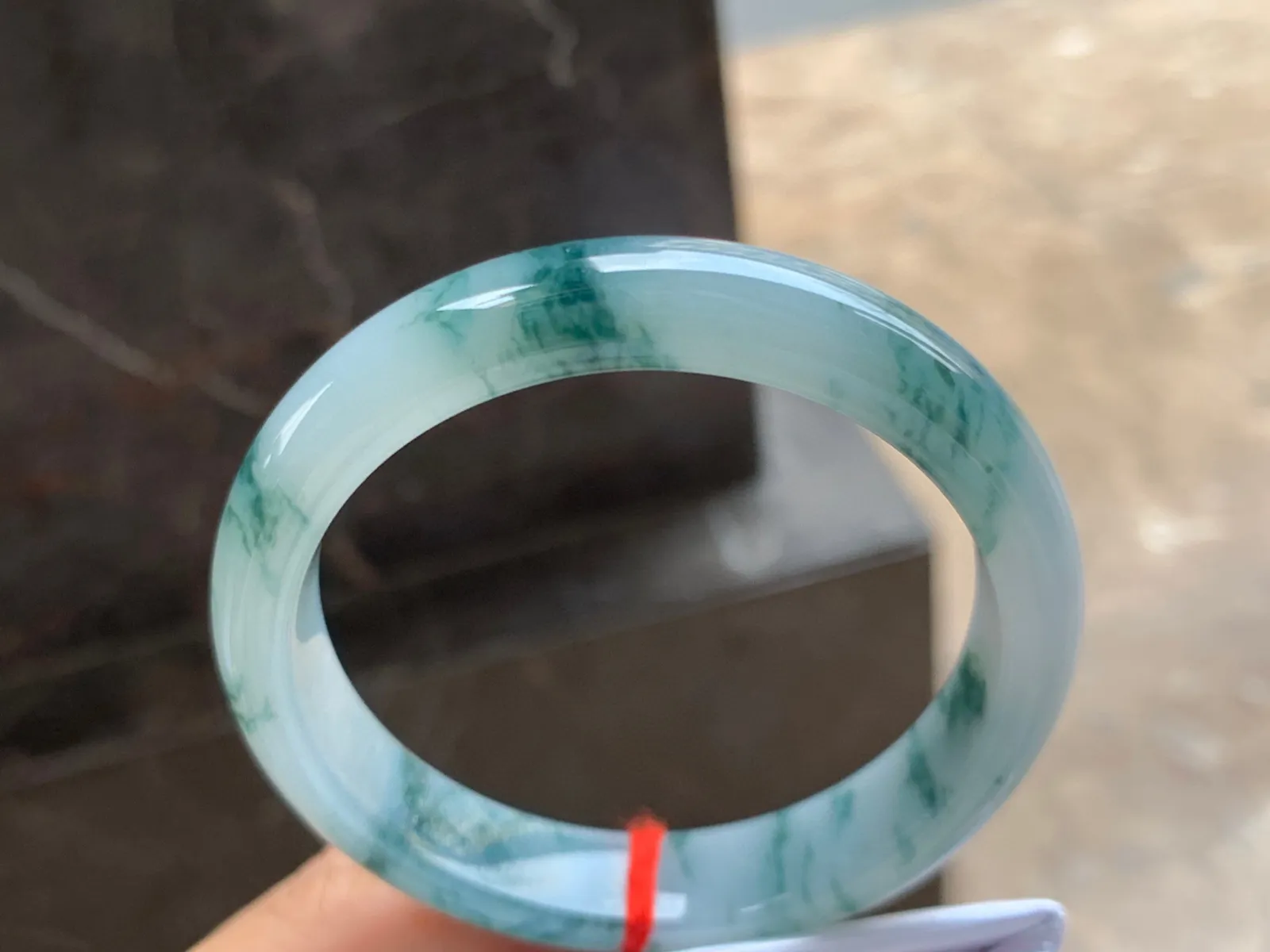 57-12-7.5mm
飘花手镯 底子细腻 花色均匀灵动