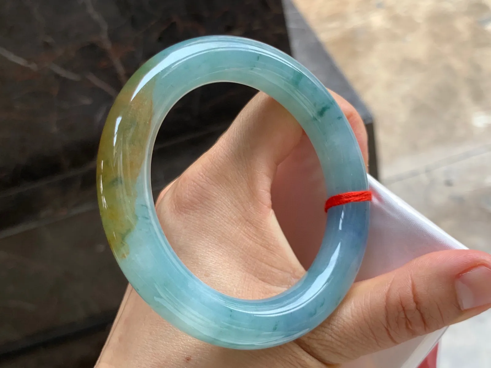 55.5-11.5mm
黄翡飘花圆条手镯 种好水润 颜色搭配特色