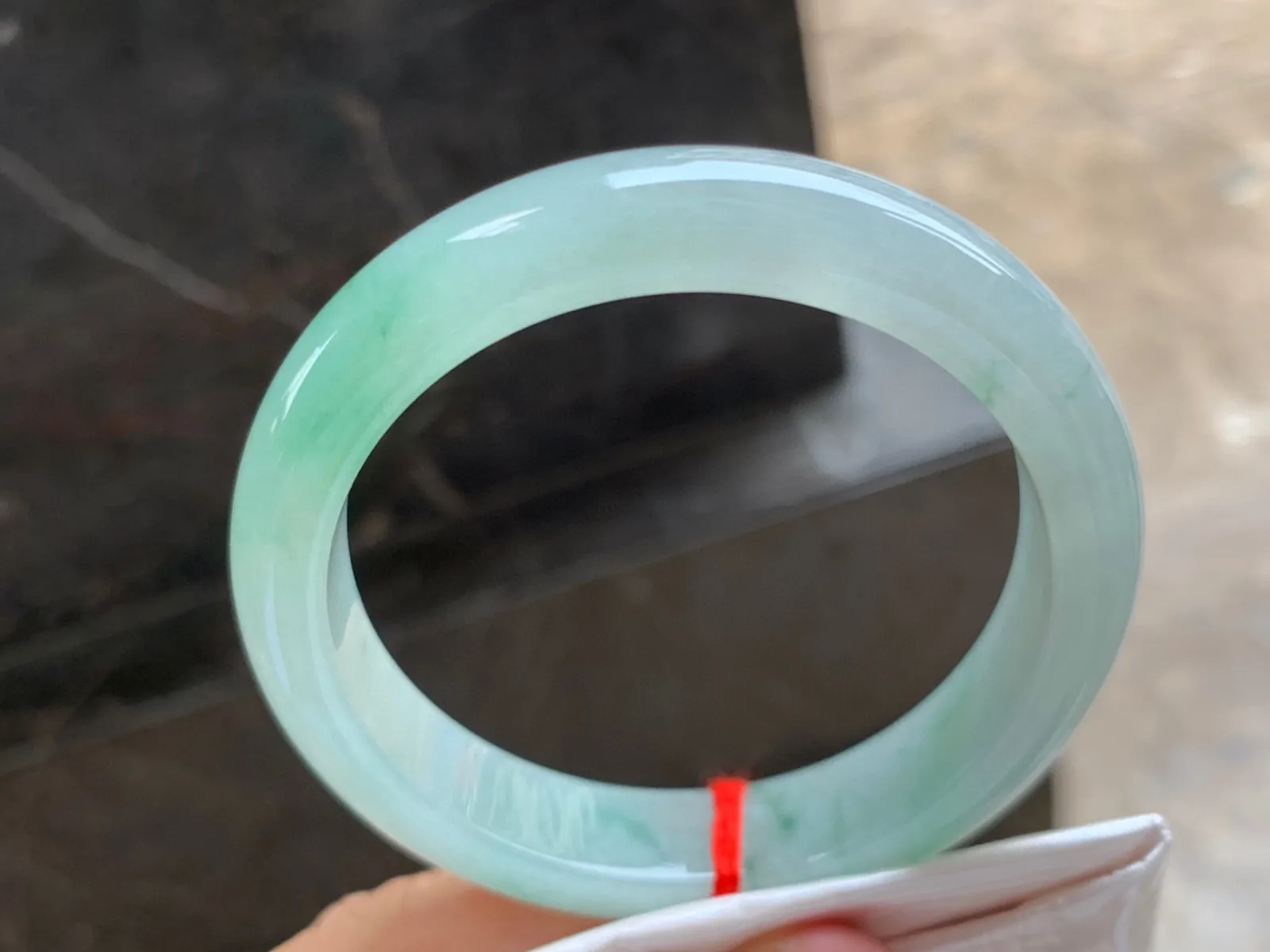 57-13-8mm
冰种飘色手镯 种好水润 清新淡雅 上手漂亮