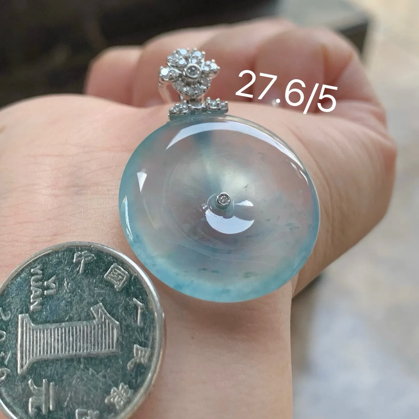 冰种飘花平安扣
种老水足 金扣