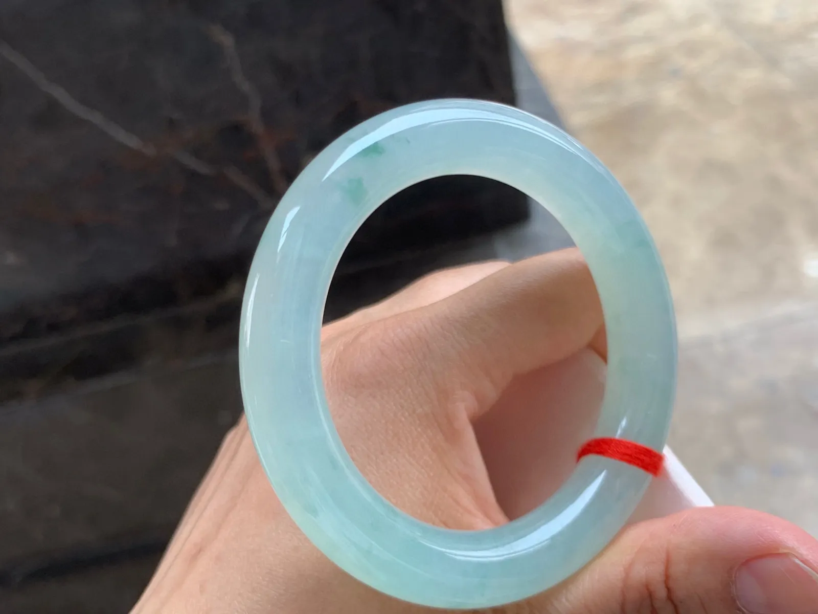 55-11.5mm
冰种淡晴底飘花圆条手镯 水润清爽 冰透胶润