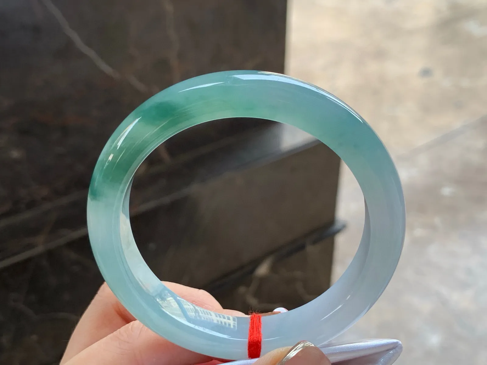飘花手镯
水润58.3/12/9mm
