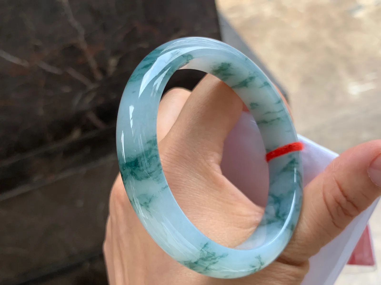 57-12-7.5mm
飘花手镯 底子细腻 花色均匀灵动