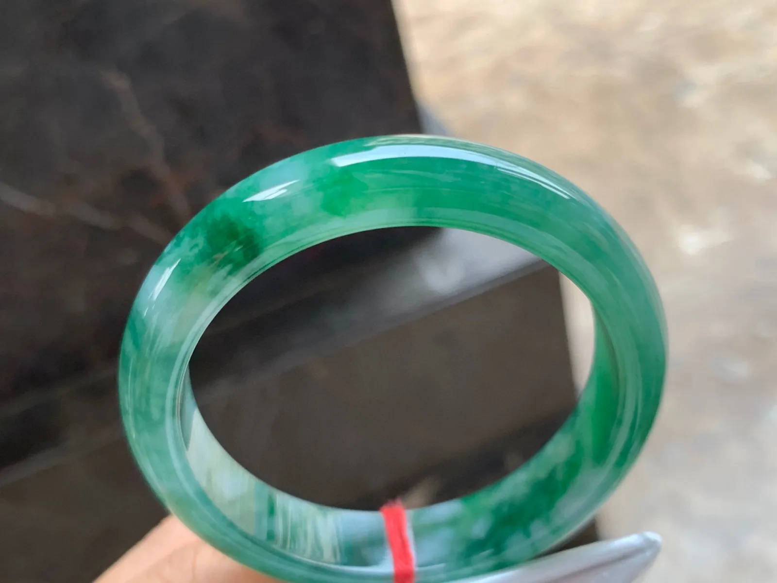55-13-7.5mm
带色手镯 底子细腻 颜色独特 上手特色