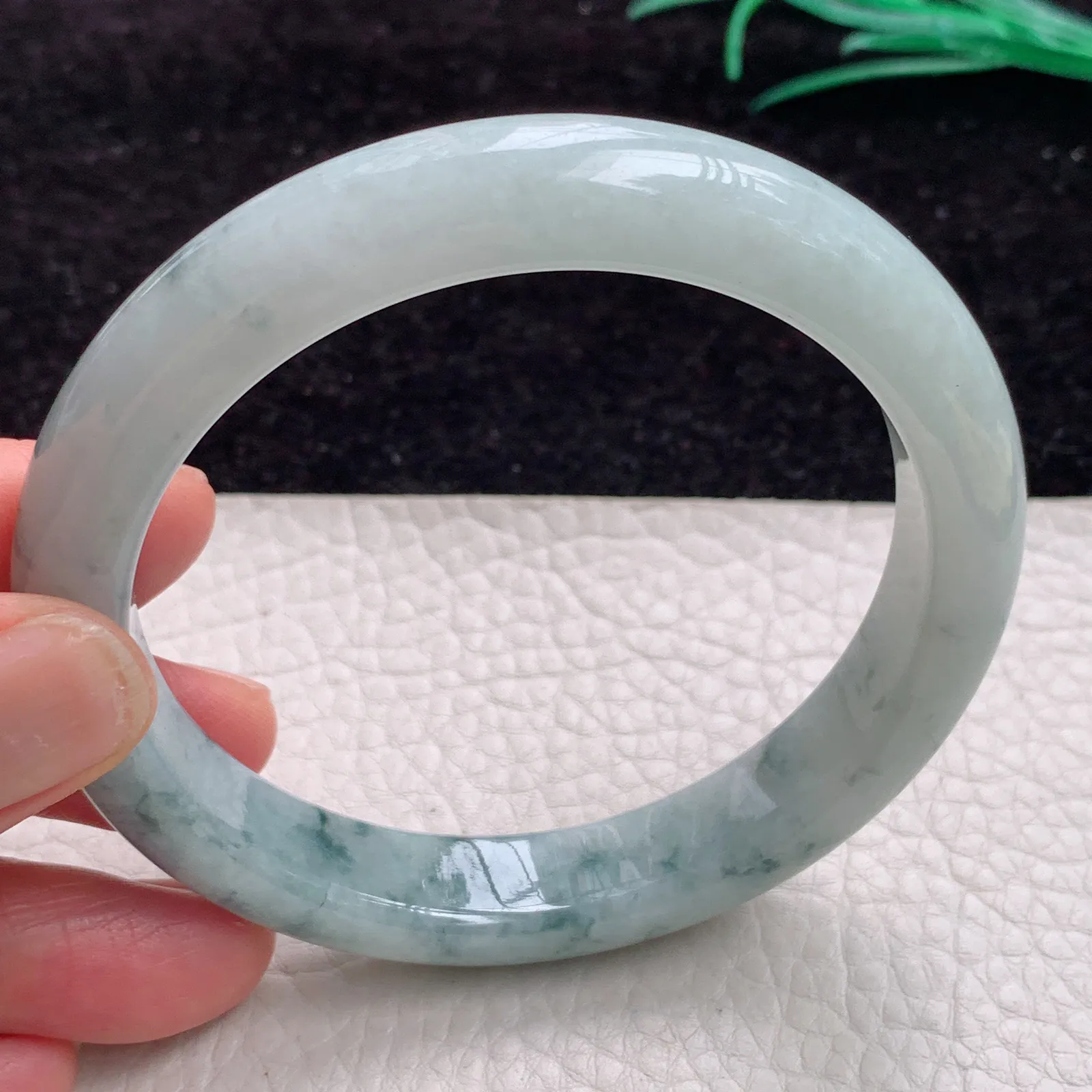 ss自然光61*11.8*9大圈口手镯缅甸A货翡翠飘乌鸡花平安镯 宽边正圈玉镯