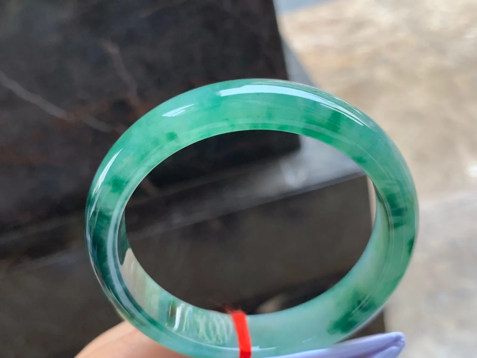59-13-8mm
飘花手镯 种好水润 花色独特漂亮 大圈口