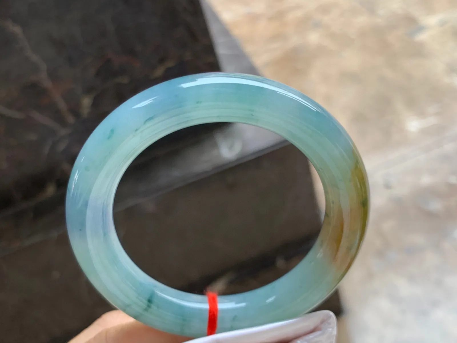 55.5-11.5mm
黄翡飘花圆条手镯 种好水润 颜色搭配特色