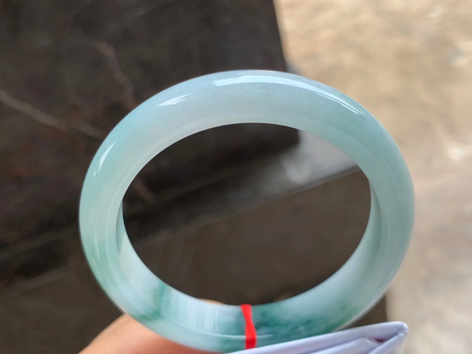 56-12-8mm
飘花手镯 种好细腻干净 性价比不错